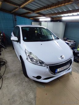 Peugeot 208 1.0 - 9