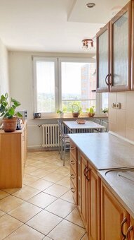 Na predaj priestranný 3-izbový byt 82 m2- blízko centra mest - 9