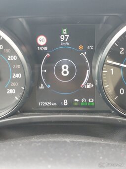 Jaguar Xe 2016 - 9