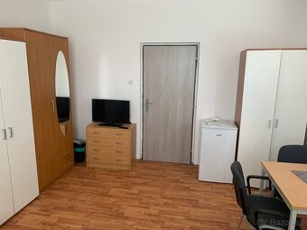 Na prenájom 5 izbový rodinnný dom pre firmy - Voľný ihned - 9