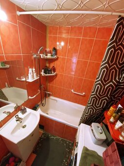 3,5 izbový byt 74m2 s balkónom, zariadený. Sereď - Námestie  - 9