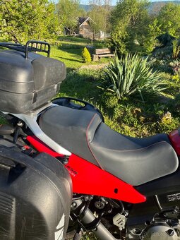 Suzuki DL650 Vstrom - 9