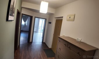 Krásny 3izb byt so zariadením a vlastným parkovaním - 9