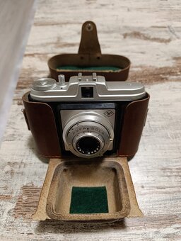 Starožitnosti -vazy,knihy, fotoaparát - 9