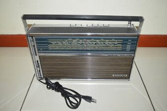 predam stare radio GRUNDIG - 9