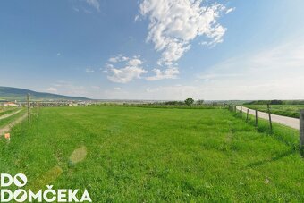 DO DOMČEKA | Atraktívny pozemok s pekným výhľadom v obci Top - 9