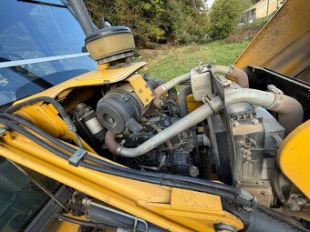 Bager , New Holland B80B - 9