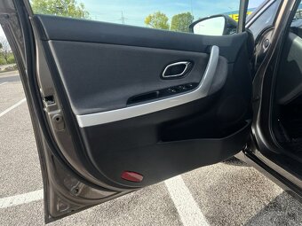 Kia Ceed SW 1.6 GDI AT 141tis.km - 9