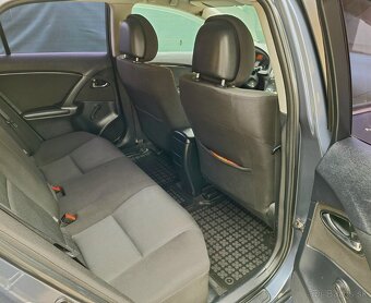 Toyota Avensis Combi 2.0D-4D 93Kw R.V.09/2010 M6 - 9