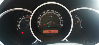 Kia Venga 1.4 CRDI 66kW (2010) - 9