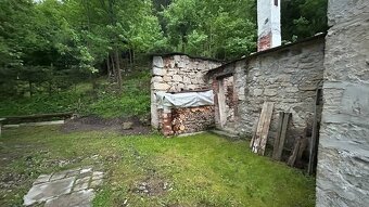 Čarovný pozemok s múrmi pôvodného domu, Sebedín - 9