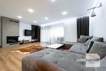 Priestranná novostavba s dvojgarážou v obci Nová Polhora - 9