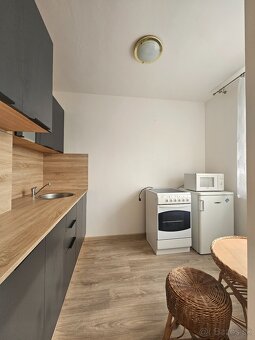 1 izbový byt na sídlisku Ľadoveň. - 9