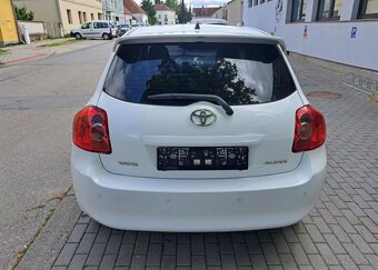 Toyota Auris 1,4 D4-D nafta manuál 66 kw - 9