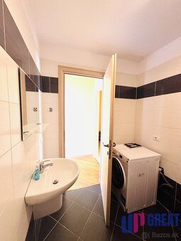 NA PREDAJ svetlý 2-izbový podkrovný byt, centrum Skalice - 9