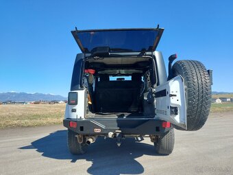 Jeep Wrangler Sahara JK 3,8 benzín V6 LPG, znížená cena - 9