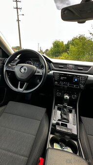 Škoda Superb Combi 2.0 TDI CR DSG - 9