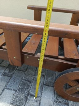 Predám záhradné polohovateľné ležadlo z masívneho dreva - 9