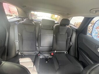 Volvo XC60 B4(D) MOMENTUM PRO AWD AT8 - 9