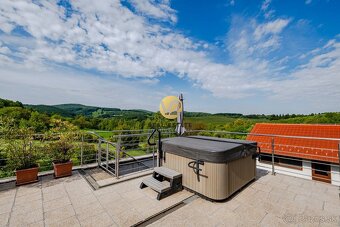 Na PREDAJ jedinečný rodinný dom 438m2 s veľkolepým pozemkom - 9