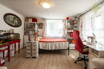 Pokoj vidieka, výhody mesta – Rodinný dom v Novej Bani na pr - 9