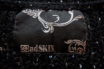Čierny pulóver s flitrami, v. L/XL - 9
