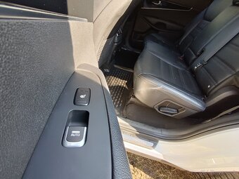Kia Sorento 2.2 ,AWD ,7 miest,dovoz 1 majitel SK+nove tazne - 9