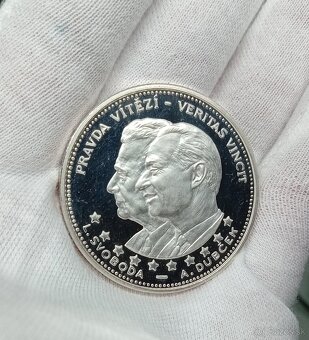 Strieborná medaila Svoboda a Dubček r. 1968 - 9