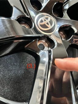 5x114,3 R18 Originál ALU Toyota RAV4 5.Gen.- černé - senzor - 9