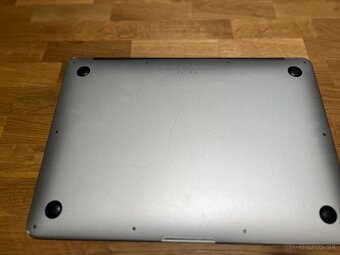 💻 MacBook Air 13″ (2017) – 8 GB RAM, 256 GB SSD, 2 nab. - 9