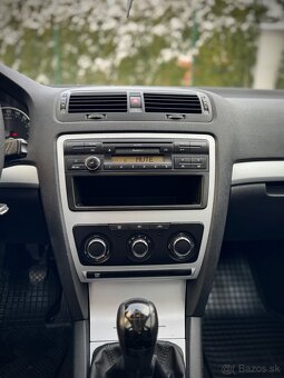 ŠKODA OCTAVIA COMBI 1.6 MPi - 9