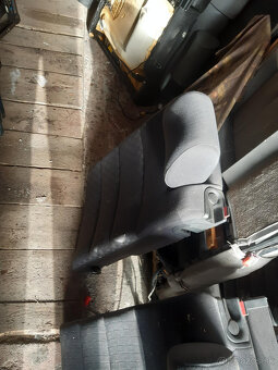 AUDI A6 C5 - sedačky + roleta - 9