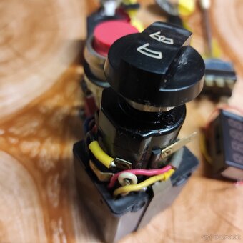 Auto súčiastky-prepinač smeroviek+roôz.vypinače - 9