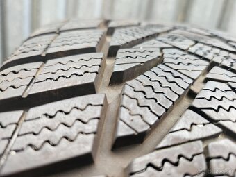 Takmer nová zimná sada VW - 5x112 r16 + 205/55 r16 - 9