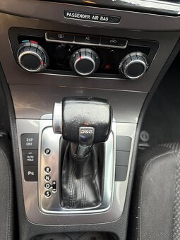 Volkswagen Passat Variant 2.0 TDI Comfortline DSG - 9
