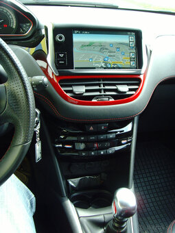 PEUGEOT 208 GTi, r.v. 9/2013, 200 koní, len 20.000 km - 9