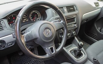 Volkswagen Jetta 1.6 TDI Comfortline - 9
