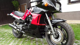 Kawasaki GPZ 900 Top Gun - 9