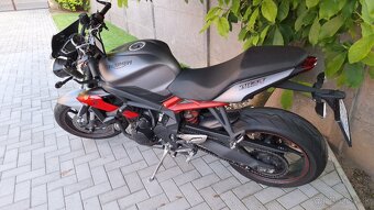 Triumph Street Triple 675 R - 9