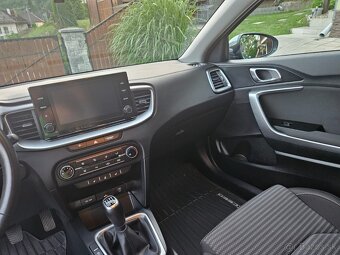 KIA XCEED 1,5 turbo benzin SILVER 3/2024 v záruke - 9