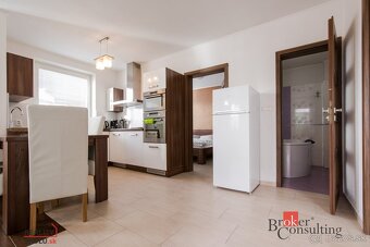 BEŠEŇOVÁ / Predaj apartmánového domu / 2 samostatné jednotky - 9