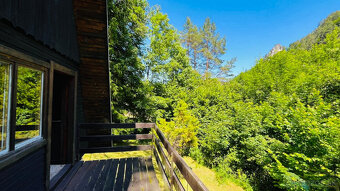 Chata s panoramatickým výhľadom na Súľovské skaly. - 9
