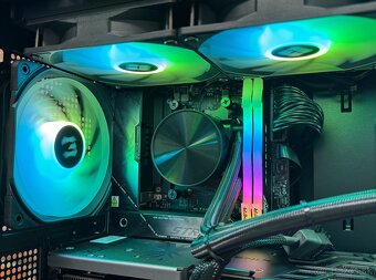 Ryzen 5 9600X\32GB\RTX 4080S\SSD\1200W Zdroj - 9