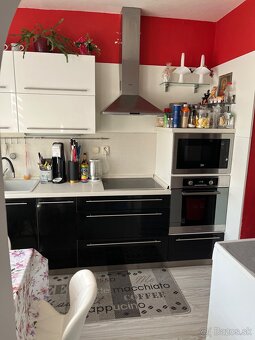 Rezervovaný 3 izbový byt s veľkou loggiou - 9