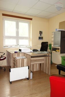 Predaj: Na predaj komerčná budova s parkovaním a širokým vyu - 9