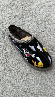 UGG Tasman Slipper Palace x Looney Tunes Black - 9