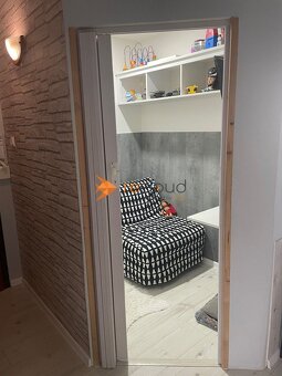 Prakticky riešený 2-izbový byt s extra miestnosťou - 9