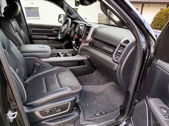 Dodge RAM 5.7 V8 , 4X4 , LARAMIE , max vybava , rok 2022 - 9