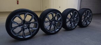 ŠKODA XTREM RS R19 ET51 7.5J 5x112 57.1 225/35
- 9