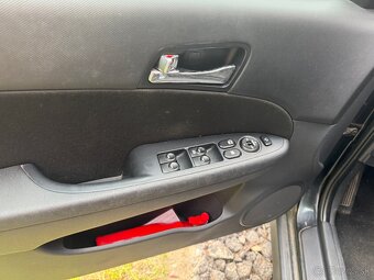 Hyundai i30 1,4 benzin 2011 - 9